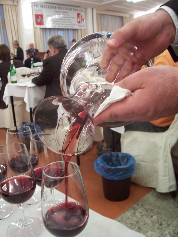 Selezione vini di Toscana top 100 davanti a stranieri