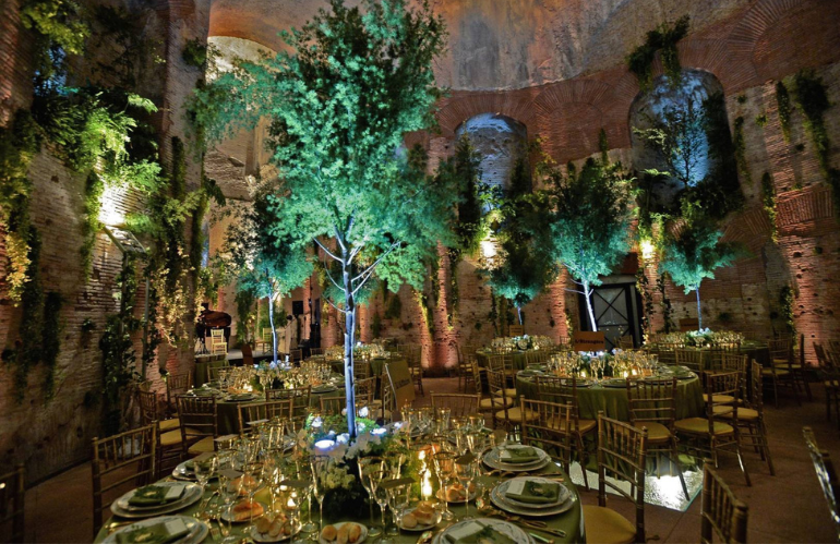 Allestimento floreale per un matrimonio in un palazzo storico