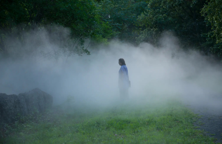 Scultura di nebbia all'aperto, interazione con il clima