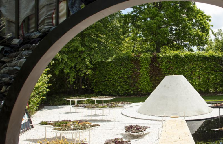 Giardino equilibrato tra flora e fauna