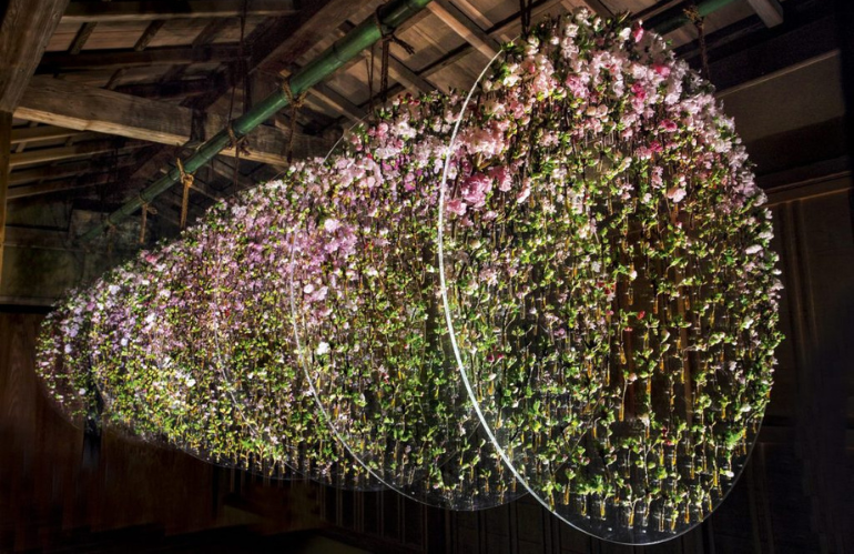 Composizione floreale di grande formato firmata Nele Ost