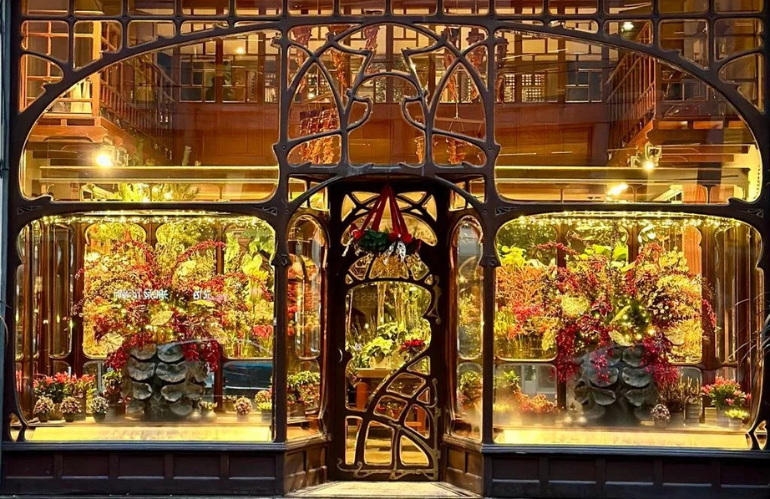 Nele Ost durante presentazione internazionale di floral design