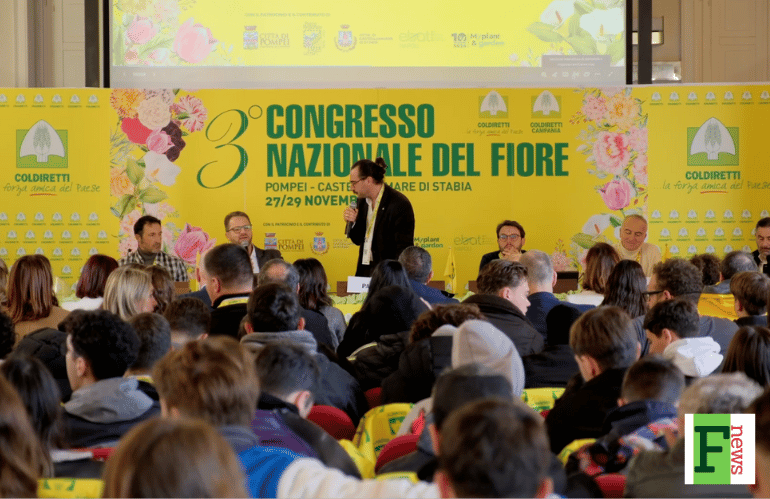 Visitatori tra le installazioni floreali allestite per il congresso