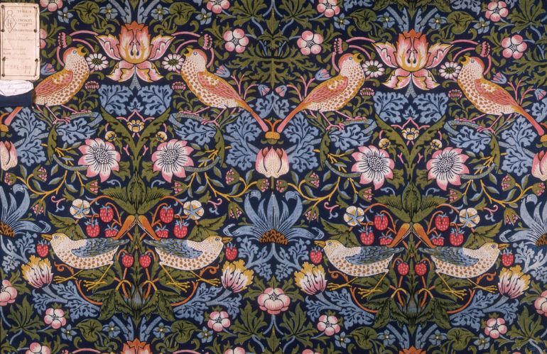 Motivo floreale di William Morris, esempio di design naturalistico e arte artigianale del movimento Arts and Crafts.