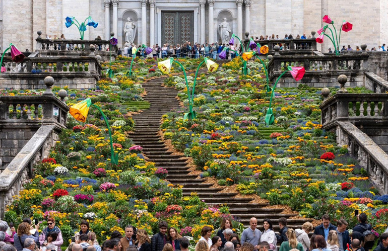 Temps De Flors di Girona: un Concerto di Colori nel Cuore della Catalogna